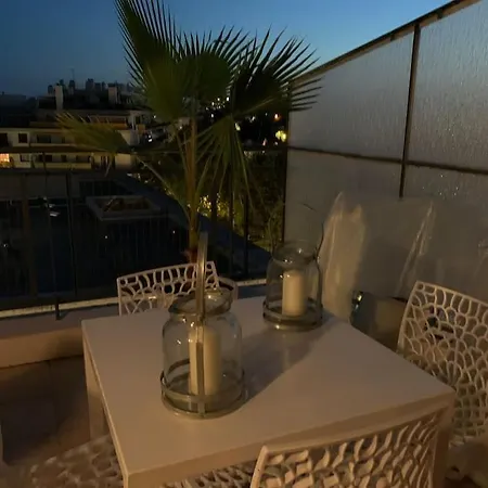 : Beautiful Flat With Large Terrace * Antibes